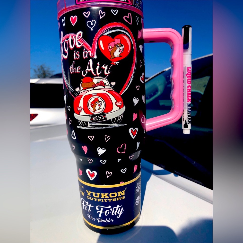 BUCEES VALENTINES DAY Tumbler “LOVE IS IN THE AIR” Buc-ee’s New for 2025 40 oz
